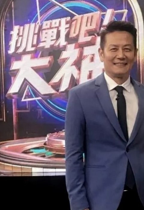 探花精选约炮调皮小太妹沙发上猛操水穴差点把她操死 - 最新91海报