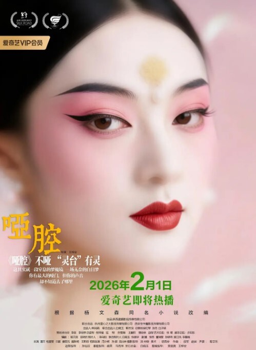 洗澡偷拍趁表妹洗头时候眼睛无法睁开的时候偷拍她洗澡可能女人第六感觉察觉到了表妹问谁在外面 - 最新91海报